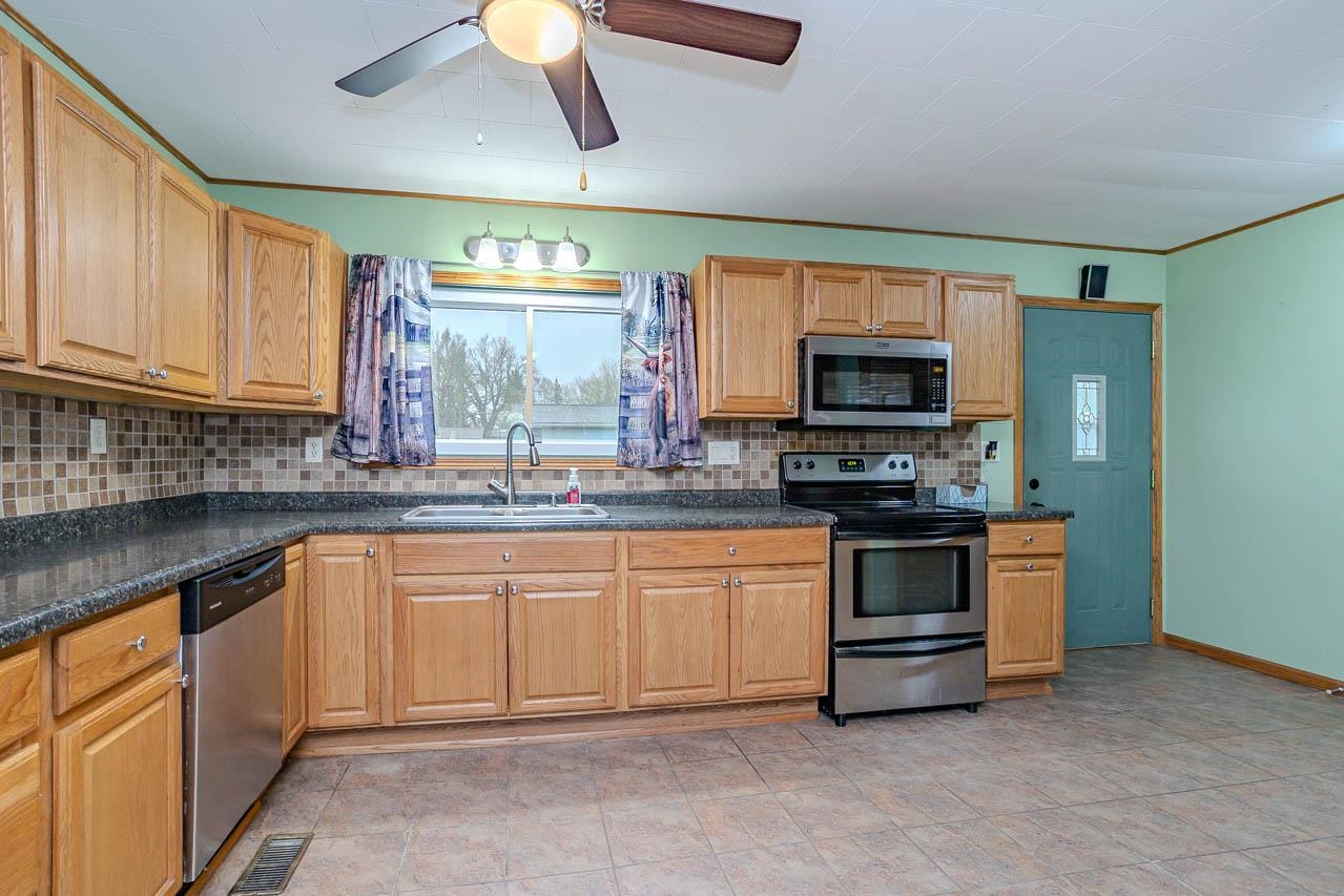 701 Cottage Street Merrill, WI 54452 - Photo 3 of 17