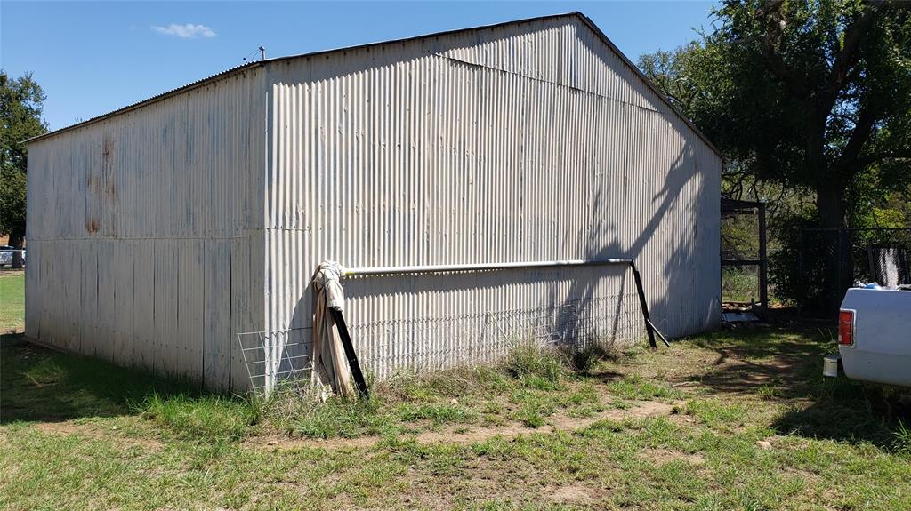 1440 South Keller Road Mineral Wells, TX 76067 - Photo 4 of 24 a backyard of a house