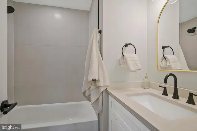 $674,000 | 6143 Green Hollow Court, Springfield, VA 22152