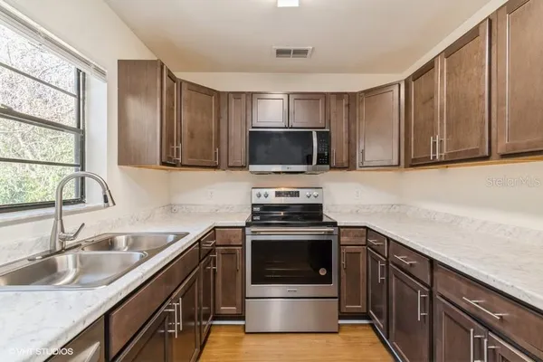 $1,400 | 2522 Northwest 4th Terrace, Unit 2522, Gainesville, FL 32609
