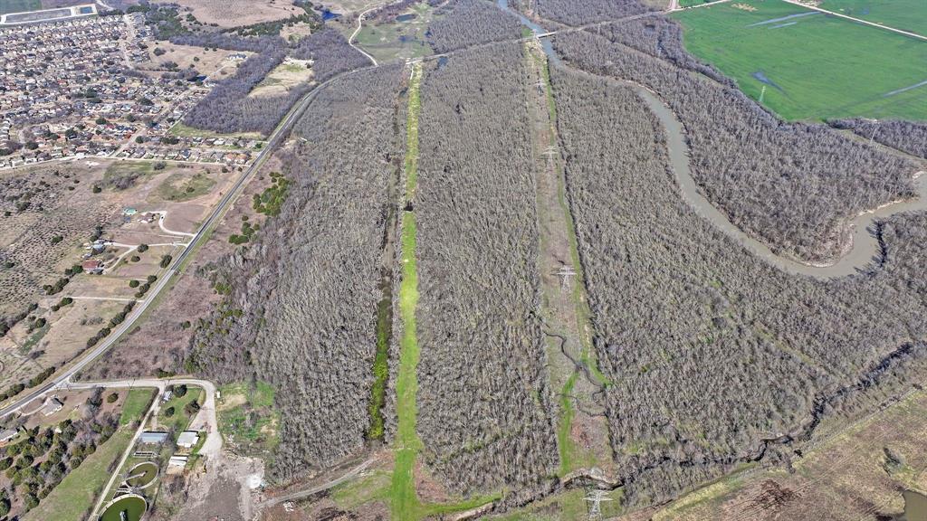 850 East Malloy Bridge Road Seagoville, TX 75159 - Photo 13 of 13 a close up of a shower