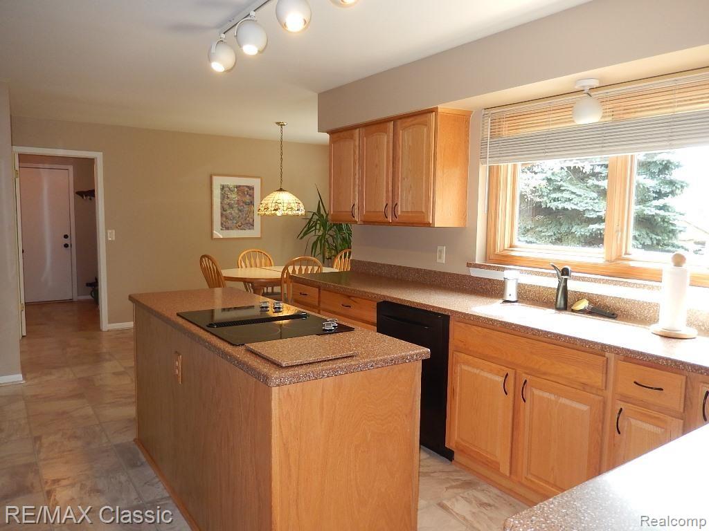 36722 Valley Ridge Drive Farmington Hills, MI 48331 - Photo 11 of 33