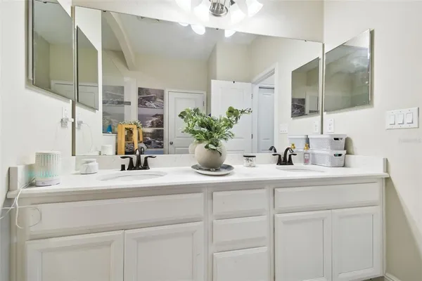 $489,000 | 1241 Florablu Drive, Seffner, FL 33584