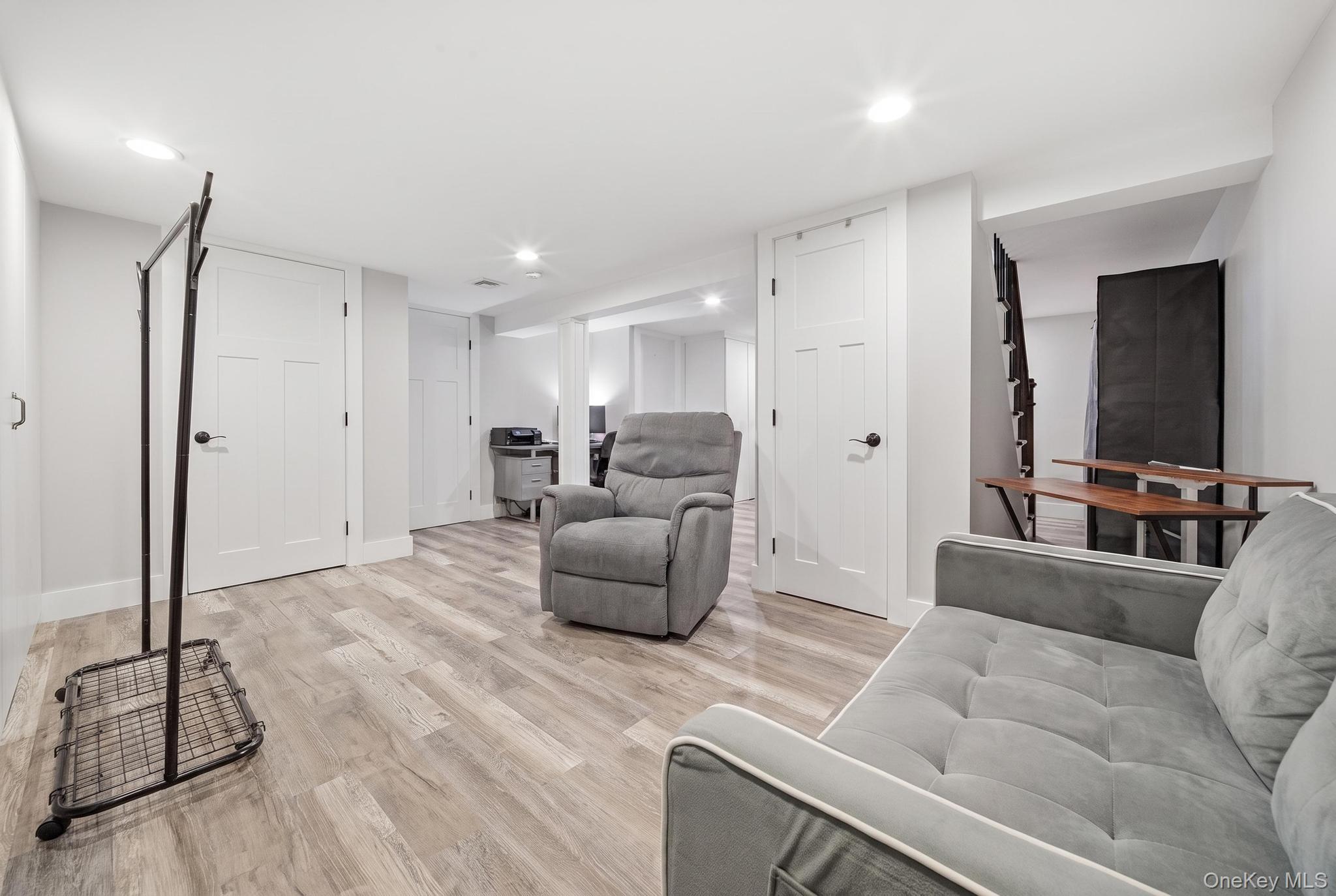 18 Devon Road Bethpage, NY 11714 - Photo 22 of 31 Gallery Image 22