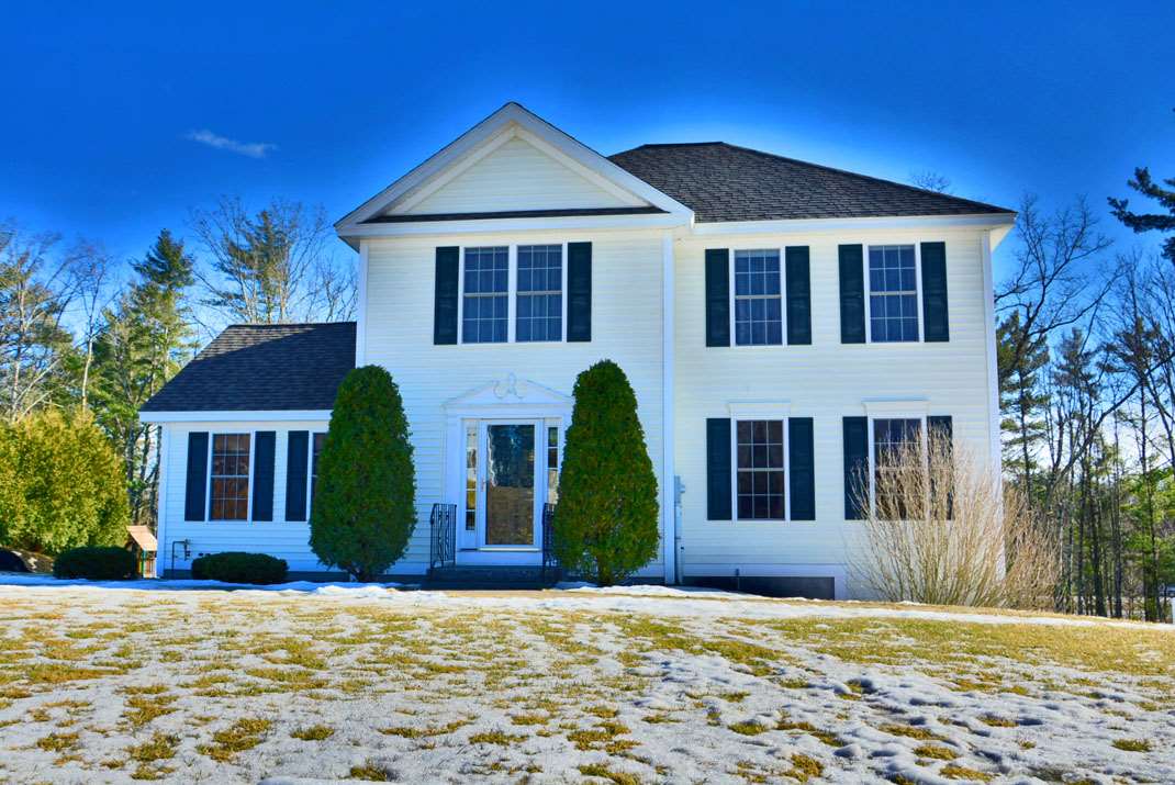 19 Pond Road Raymond, NH 03077 - Photo 1 of 36