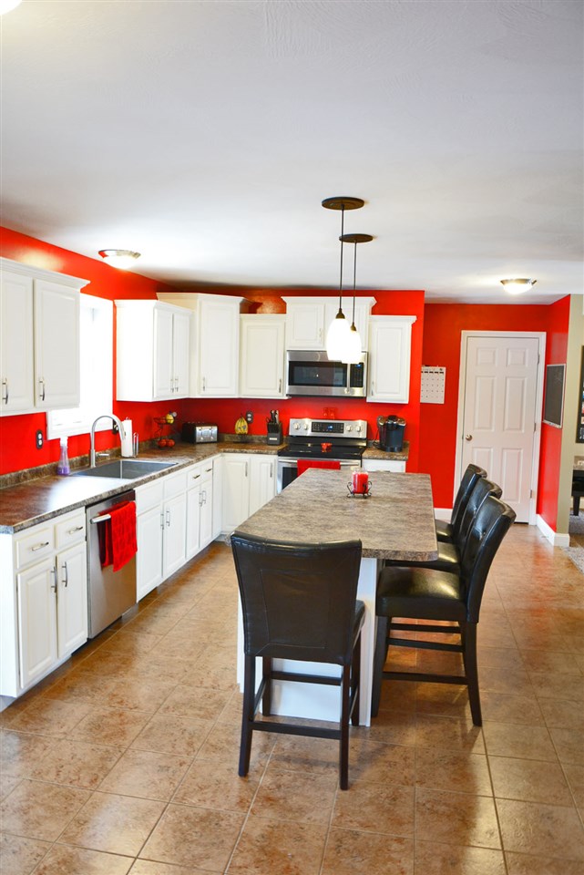 19 Pond Road Raymond, NH 03077 - Photo 11 of 36