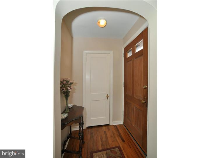 126 Garden Road Oreland, PA 19075 - Photo 2 of 25 Gallery Image 2