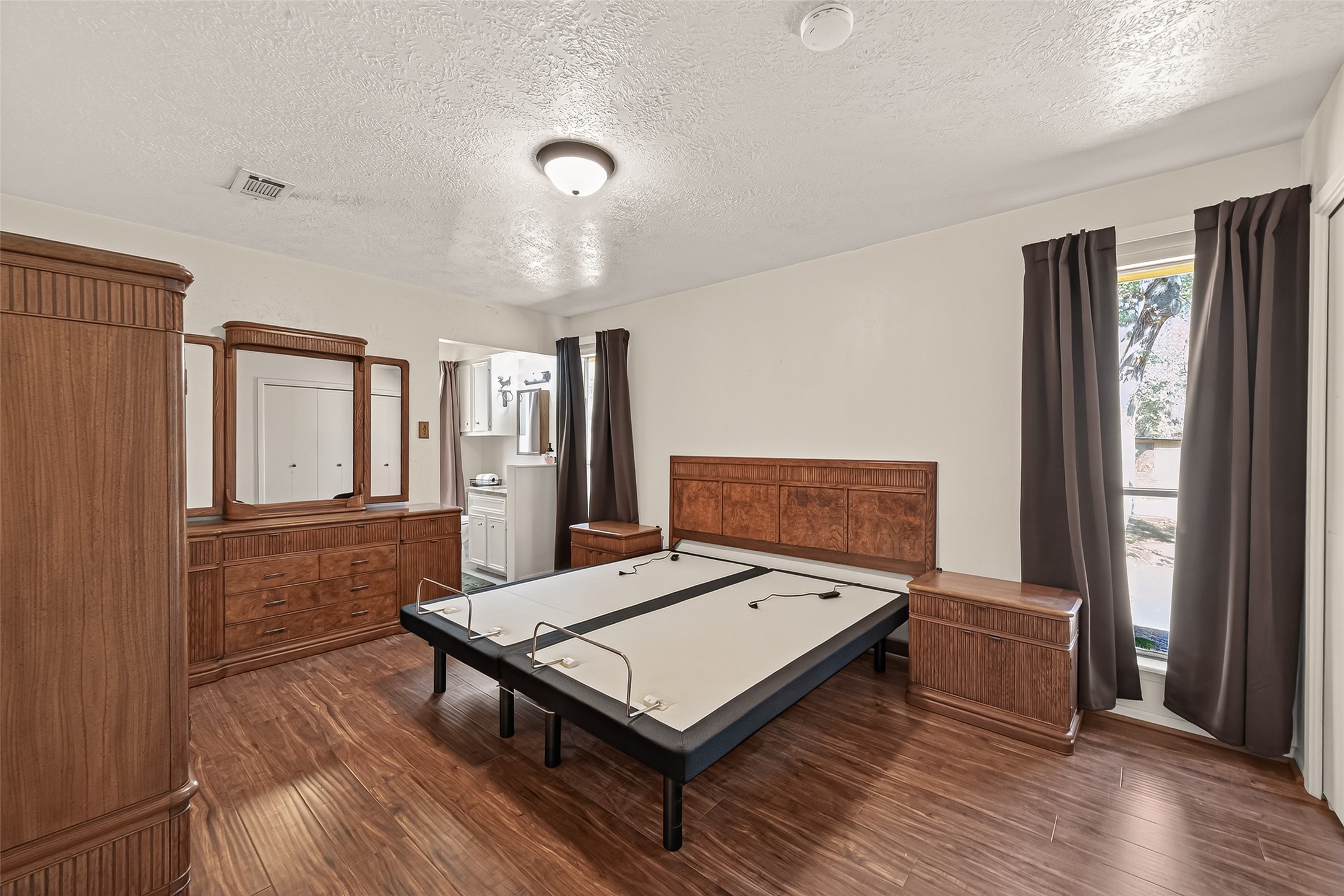 11535 Willis Waukegan Road Conroe, TX 77303 - Photo 33 of 47 a living room with a bed furniture and a window