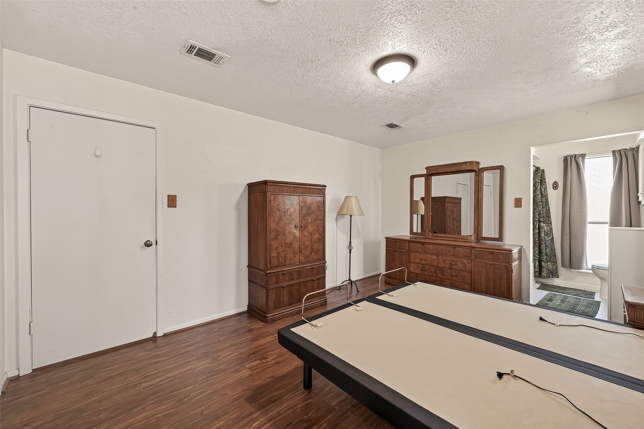 11535 Willis Waukegan Road Conroe, TX 77303 - Photo 34 of 47 a room with a bed and a large mirror on the dresser