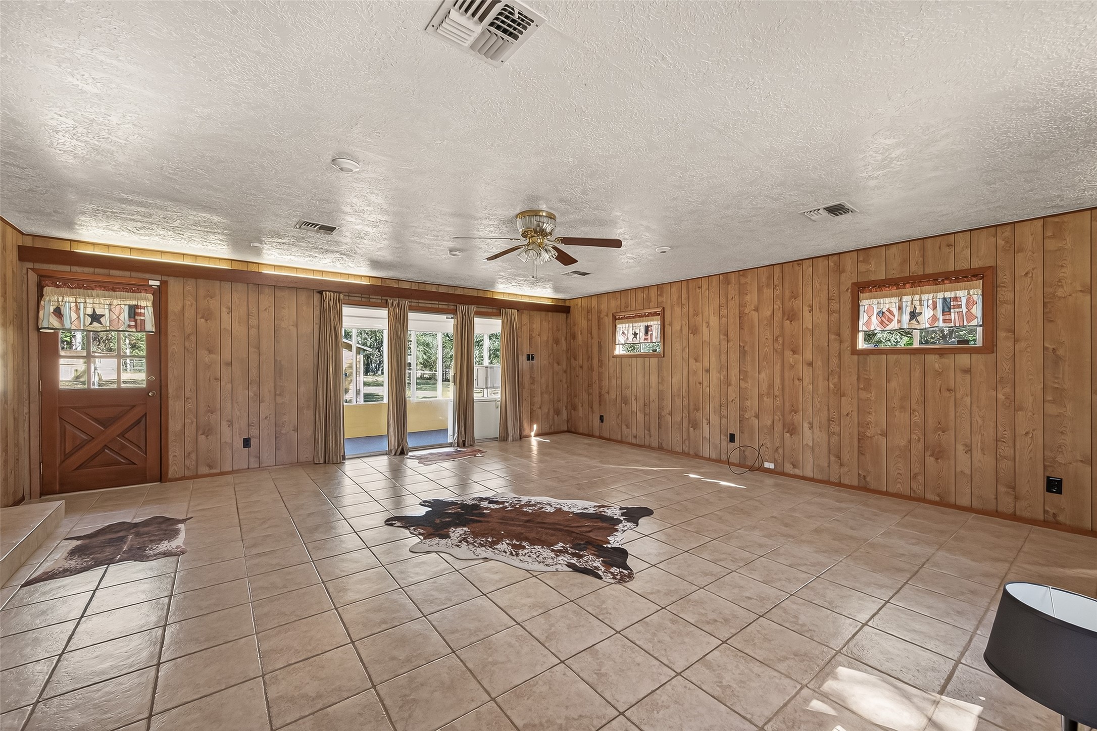11535 Willis Waukegan Road Conroe, TX 77303 - Photo 6 of 47 a view of an entryway with a livingroom