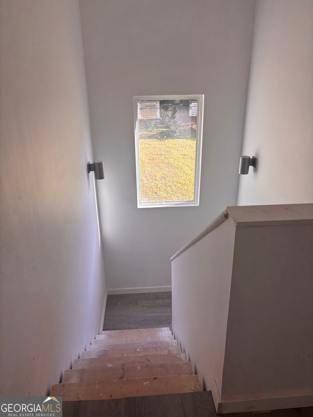 6895 Magnolia Street Lithonia, GA 30058 - Photo 12 of 20 Portrait Staircase Window