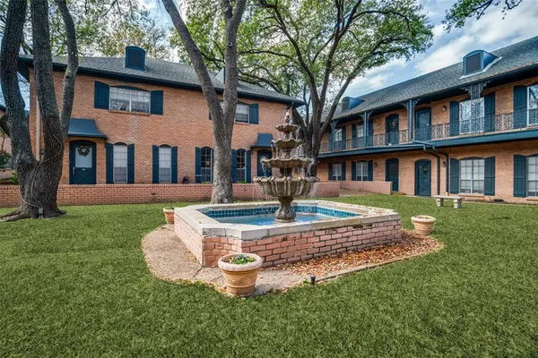 $219,000 | 6027 East University Boulevard, Unit 215, Dallas, TX 75206
