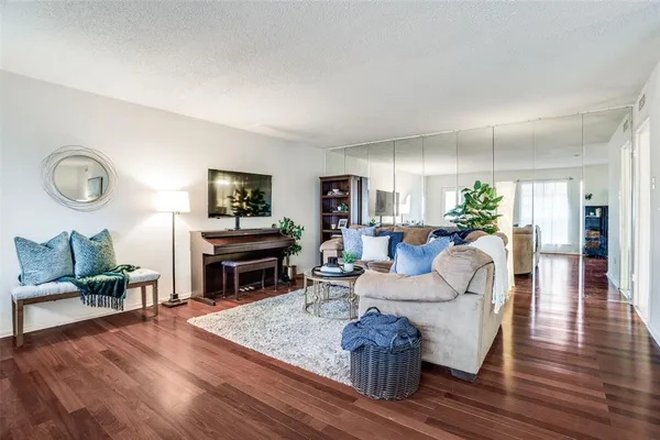 $219,000 | 6027 East University Boulevard, Unit 215, Dallas, TX 75206