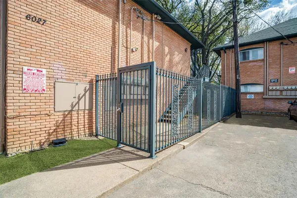 $219,000 | 6027 East University Boulevard, Unit 215, Dallas, TX 75206