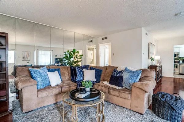 $219,000 | 6027 East University Boulevard, Unit 215, Dallas, TX 75206