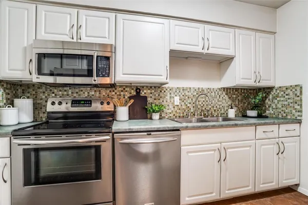 $219,000 | 6027 East University Boulevard, Unit 215, Dallas, TX 75206