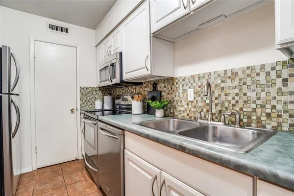 $219,000 | 6027 East University Boulevard, Unit 215, Dallas, TX 75206