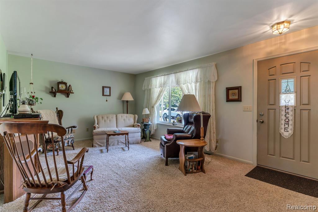 9407 Bennett Lake Road Fenton, MI 48430 - Photo 7 of 35