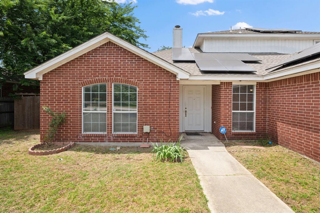 633 Madeline Court Azle, TX 76020 - Photo 3 of 35