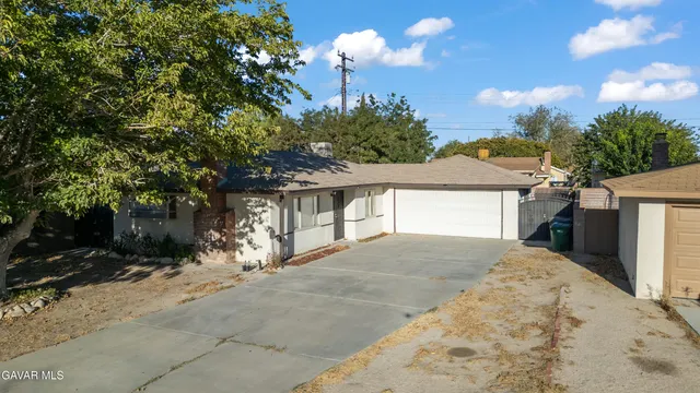 a view of a house with a yard and garage