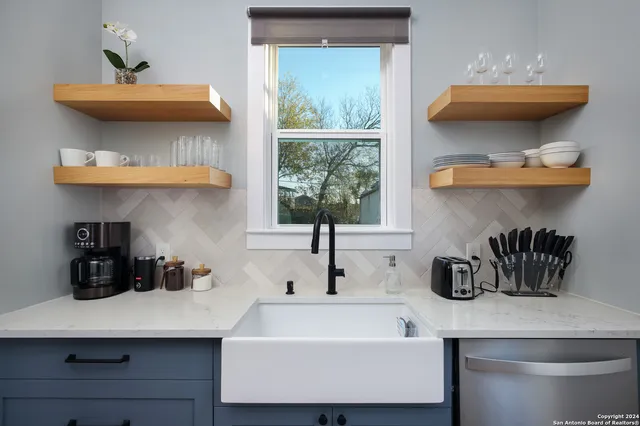 $2,000 | 910 Denver Boulevard, San Antonio, TX 78210