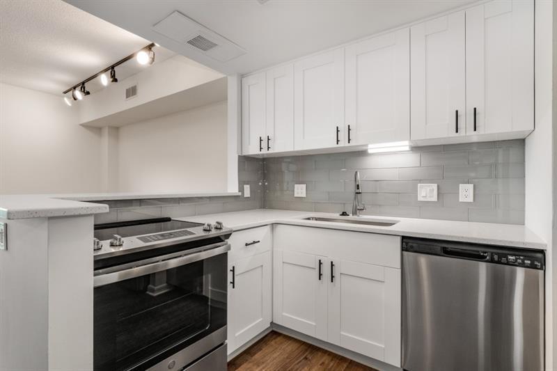 587 Virginia Avenue Northeast, Unit 605 Atlanta, GA 30306 - Photo 3 of 32