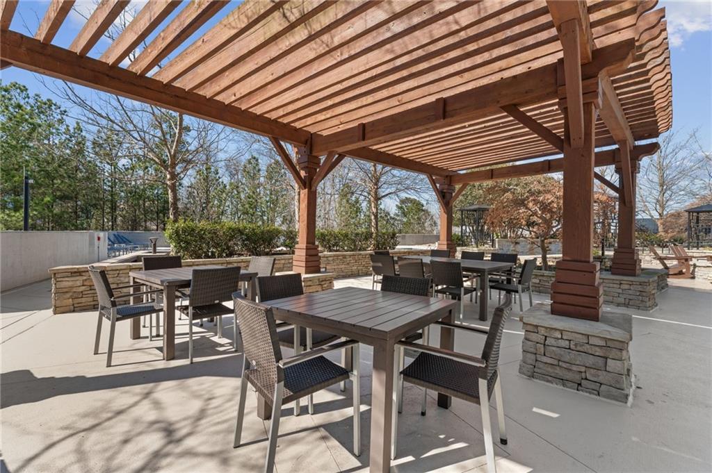 3300 Windy Ridge Parkway Southeast, Unit 809 Atlanta, GA 30339 - Photo 27 of 30 a view of a patio with a table chairs and a backyard
