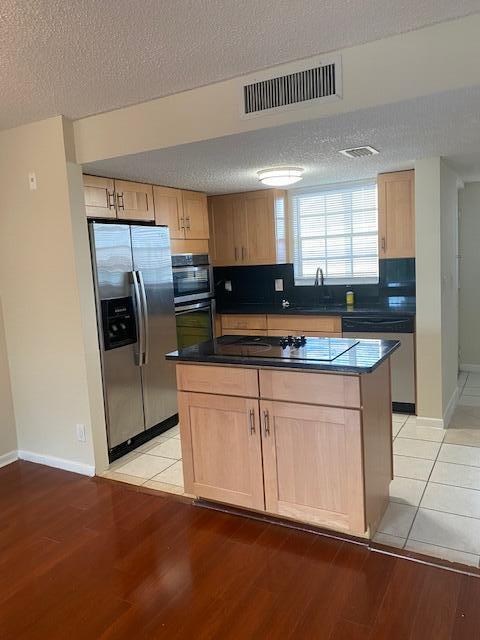 6332 La Costa Drive, Unit J Boca Raton, FL 33433 - Photo 3 of 18 IMG_7230