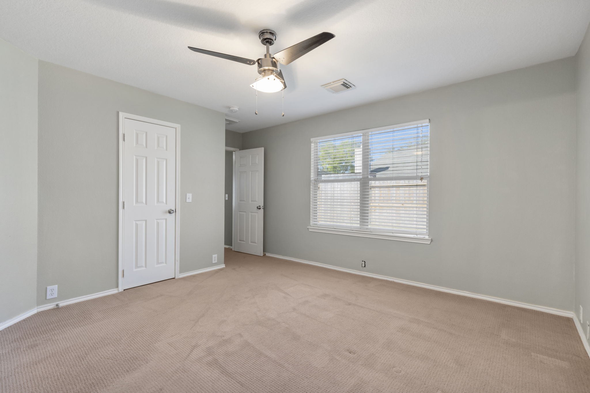 4815 Rustic Field Lane Katy, TX 77449 - Photo 25 of 47 an empty room with windows and fan