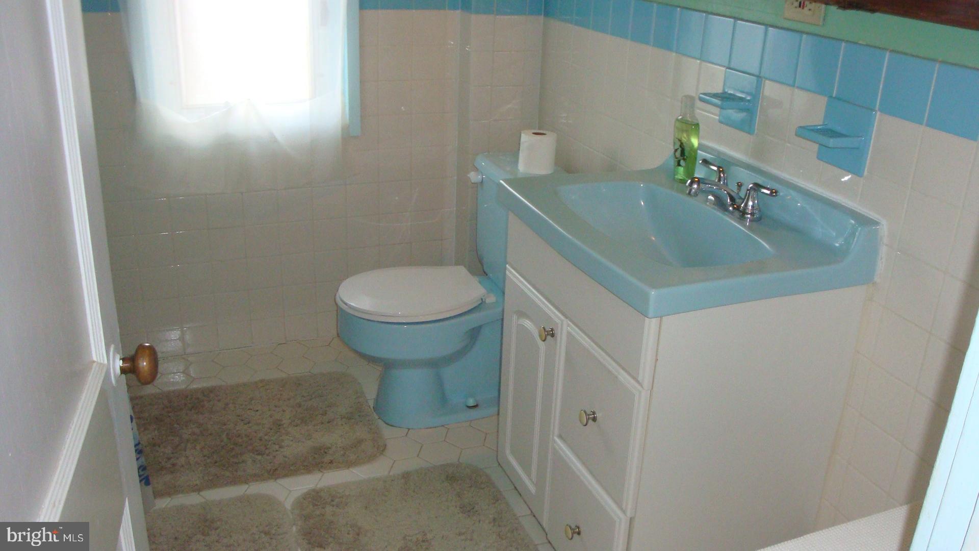 369 Wembly Road Upper Darby, PA 19082 - Photo 10 of 21
