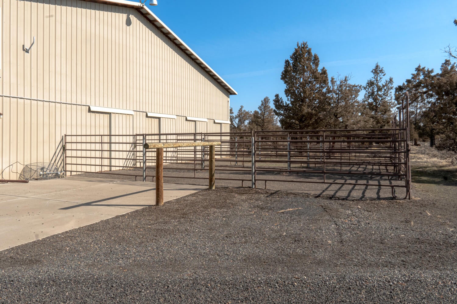 66250 Gerking Market Road Bend, OR 97703 - Photo 64 of 86 Four 12 X 12 indoor padded stalls with 36 feet runs outside