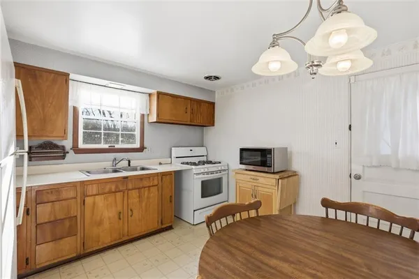 $154,900 | 2503 Poinsettia Drive, White Oak, PA 15131