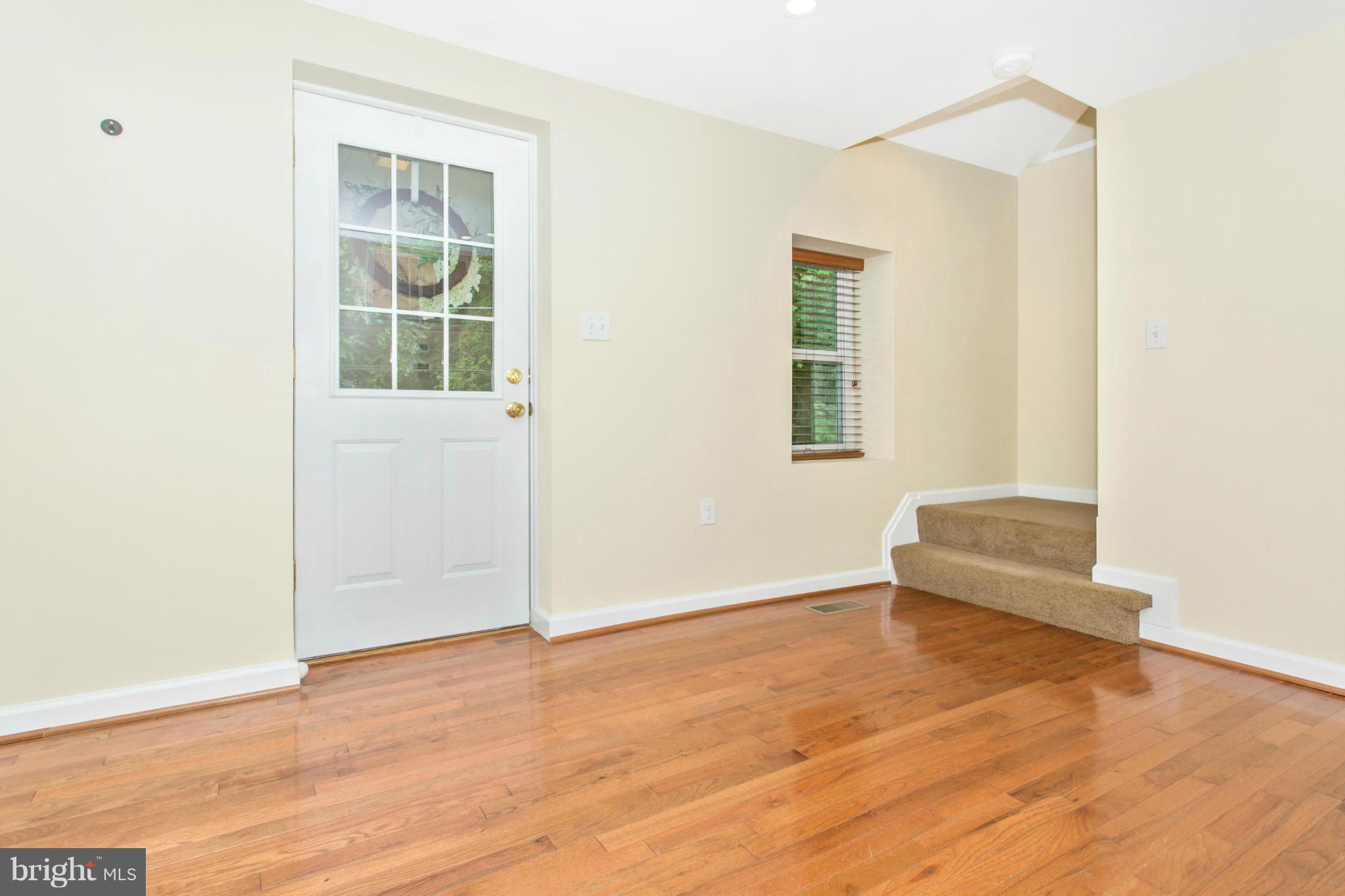 5024 Doubs Road Adamstown, MD 21710 - Photo 18 of 30 Living Room