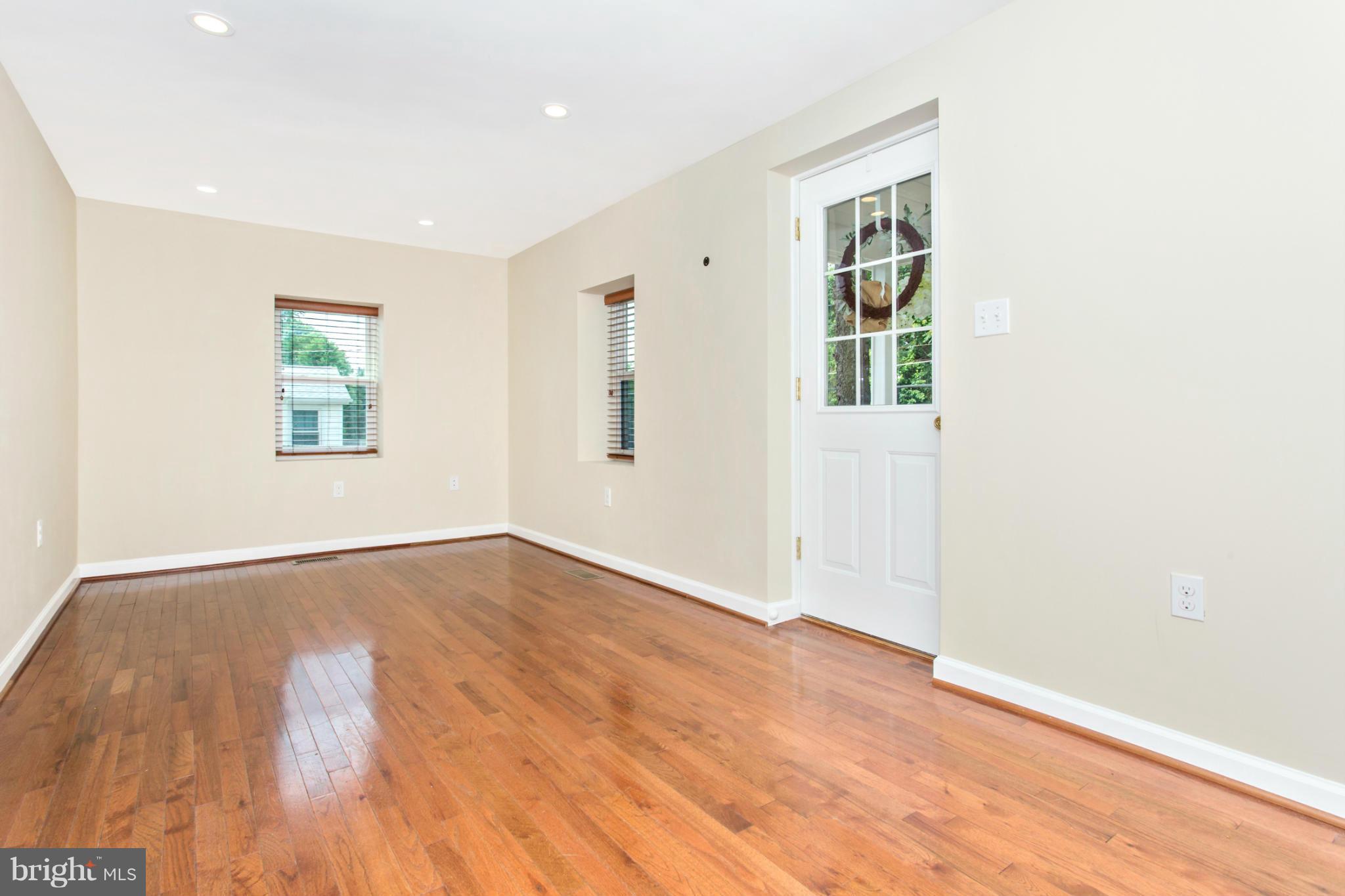 5024 Doubs Road Adamstown, MD 21710 - Photo 20 of 30 Living Room