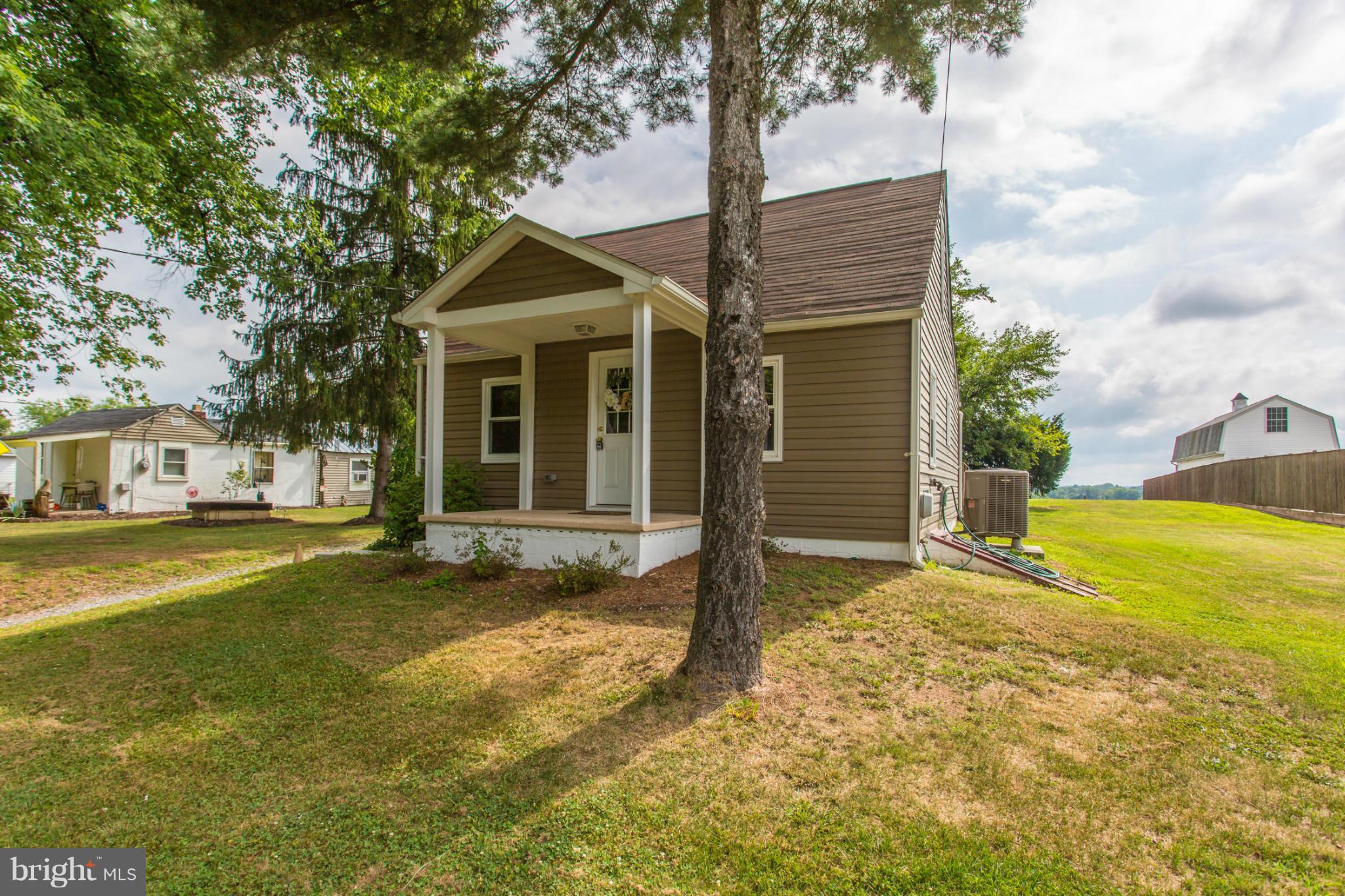 5024 Doubs Road Adamstown, MD 21710 - Photo 3 of 30 Exterior (Front)
