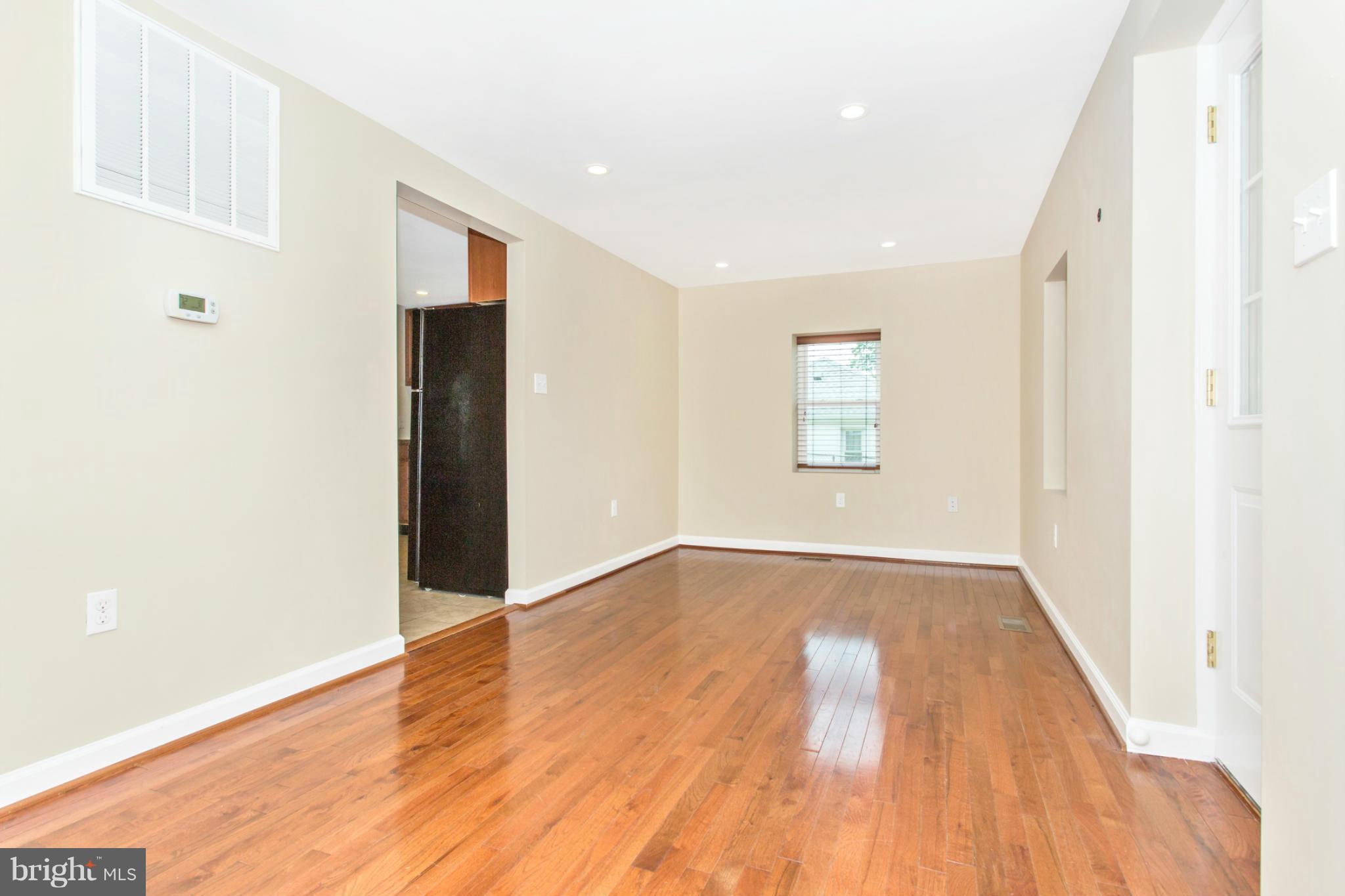 5024 Doubs Road Adamstown, MD 21710 - Photo 21 of 30 Living Room
