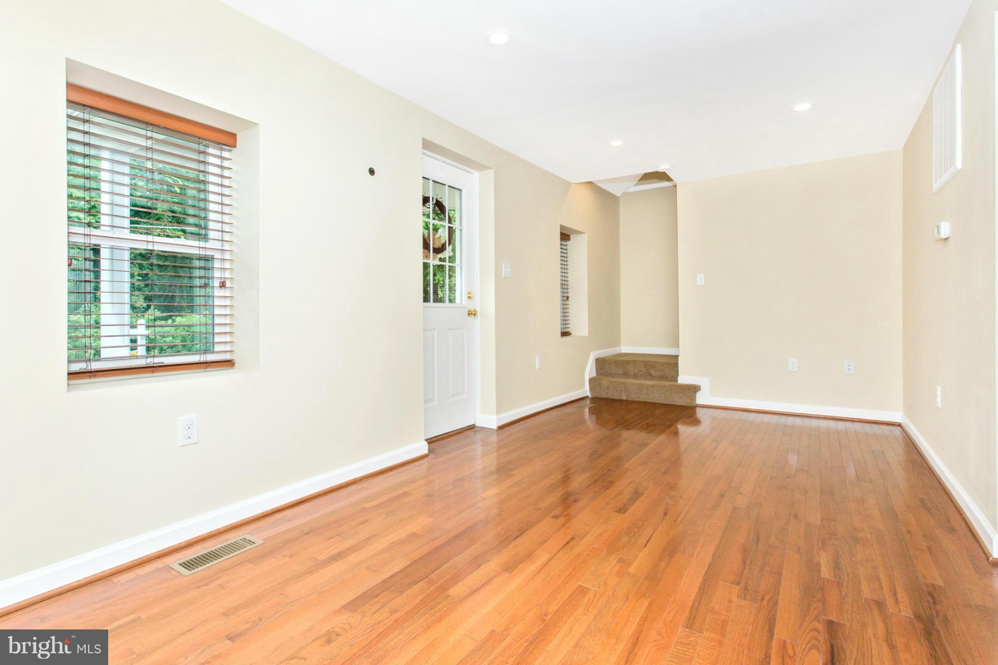 5024 Doubs Road Adamstown, MD 21710 - Photo 22 of 30 Living Room