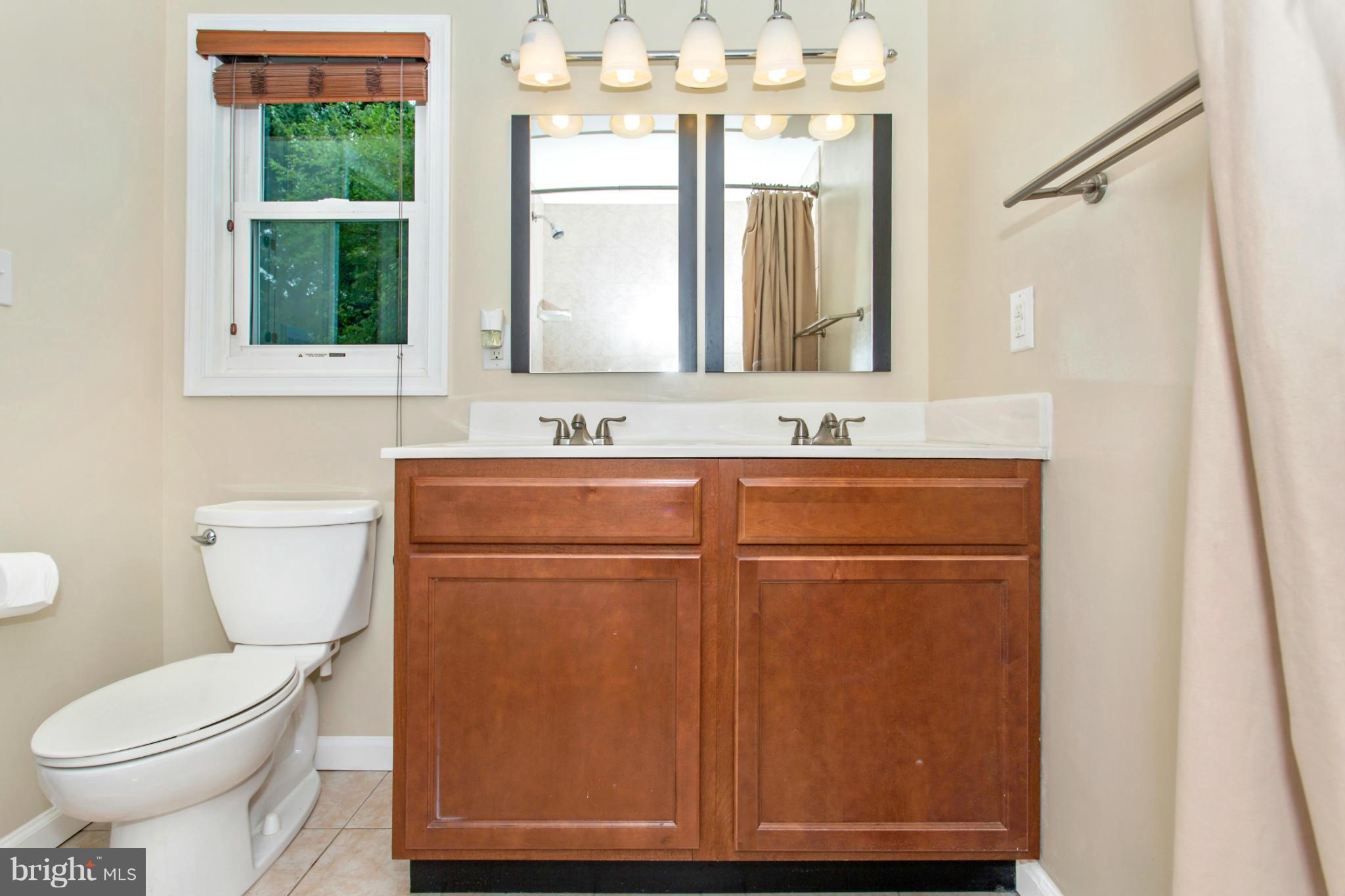 5024 Doubs Road Adamstown, MD 21710 - Photo 23 of 30 Bath