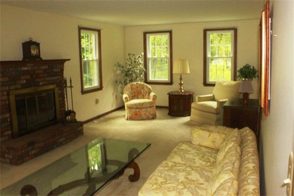 82 Cranberry Road Dracut, MA 01826 - Photo 9 of 19 Gallery Image 9