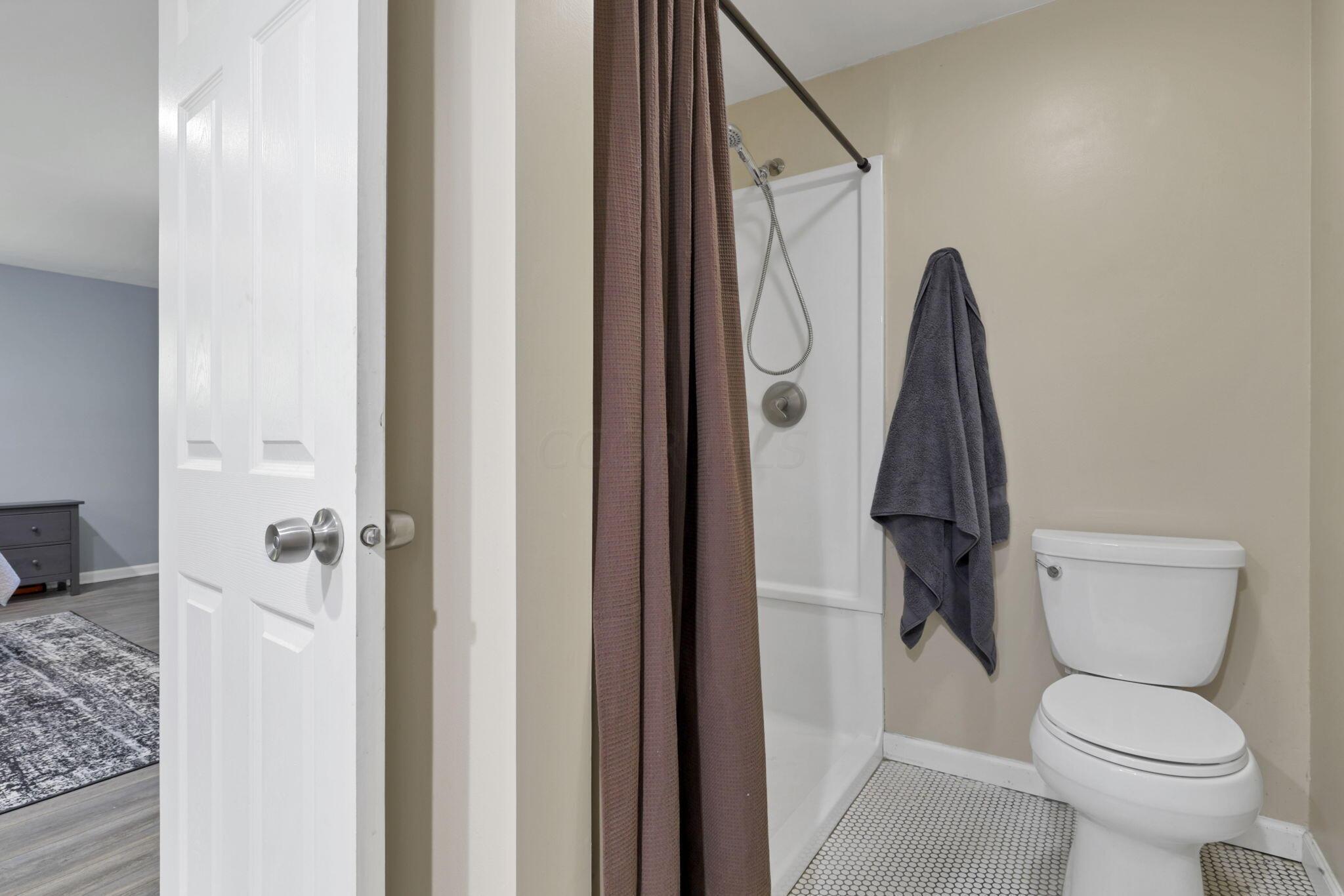 930 Hibbs Road Grove City, OH 43123 - Photo 22 of 45 Owners bathroom