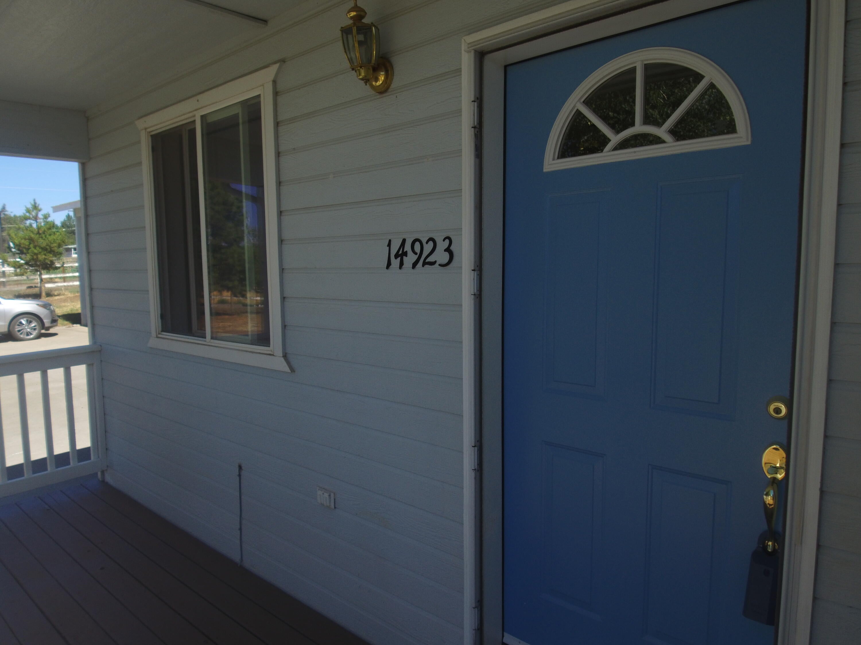 14923 Clover Creek Road Klamath Falls, OR 97601 - Photo 4 of 46 Front door