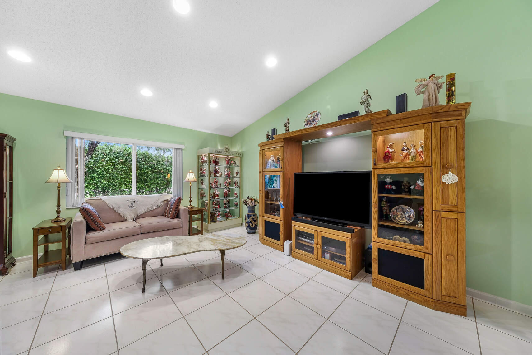 9986 Seacrest Circle, Unit A Boynton Beach, FL 33437 - Photo 4 of 29 06_94lcGHm