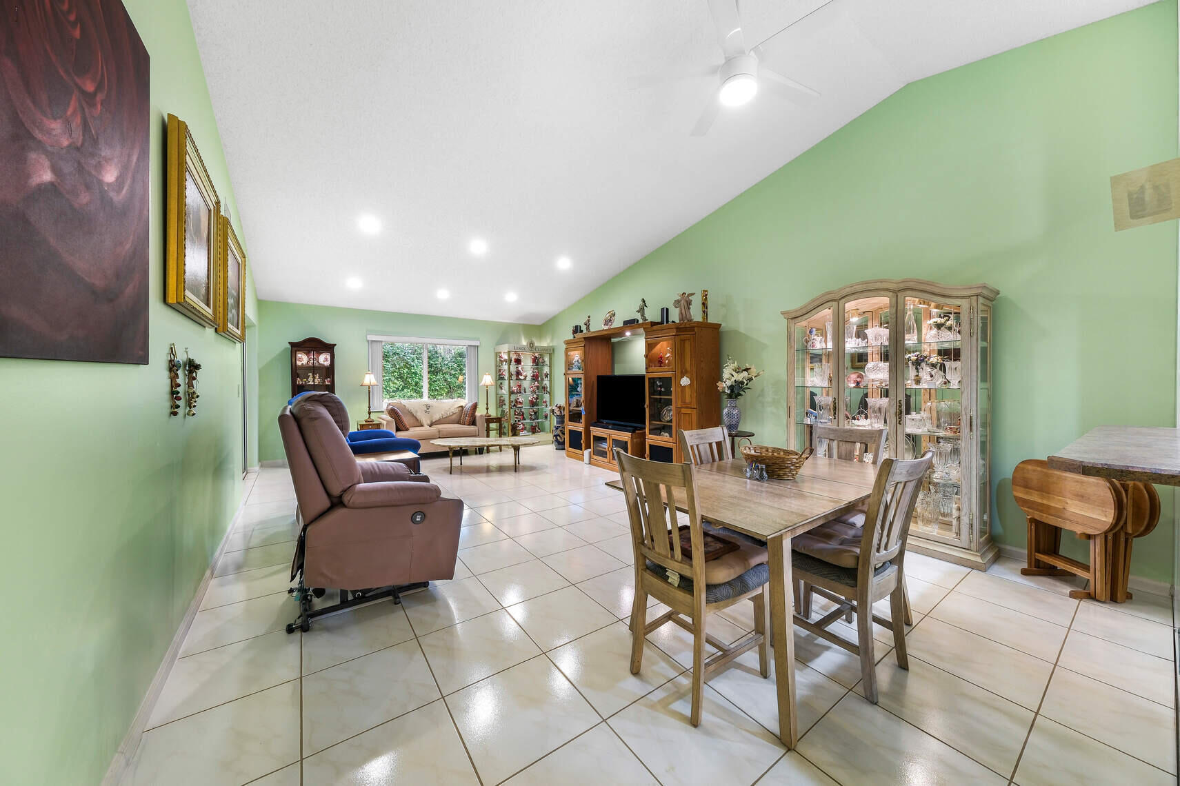 9986 Seacrest Circle, Unit A Boynton Beach, FL 33437 - Photo 6 of 29 04_x0D1TSO