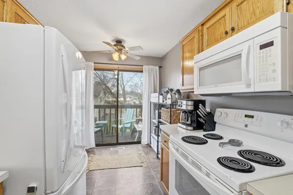 $188,900 | 4289 Centerville Road, Vadnais Heights, MN 55127