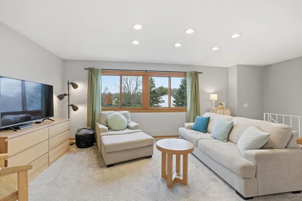 $188,900 | 4289 Centerville Road, Vadnais Heights, MN 55127