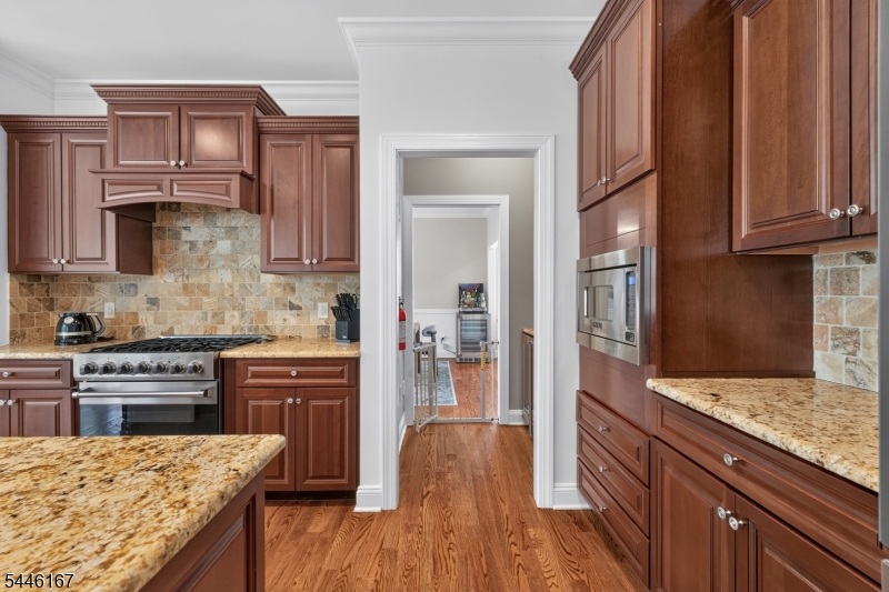 42 Evergreen Avenue Springfield, NJ 07081 - Photo 9 of 45