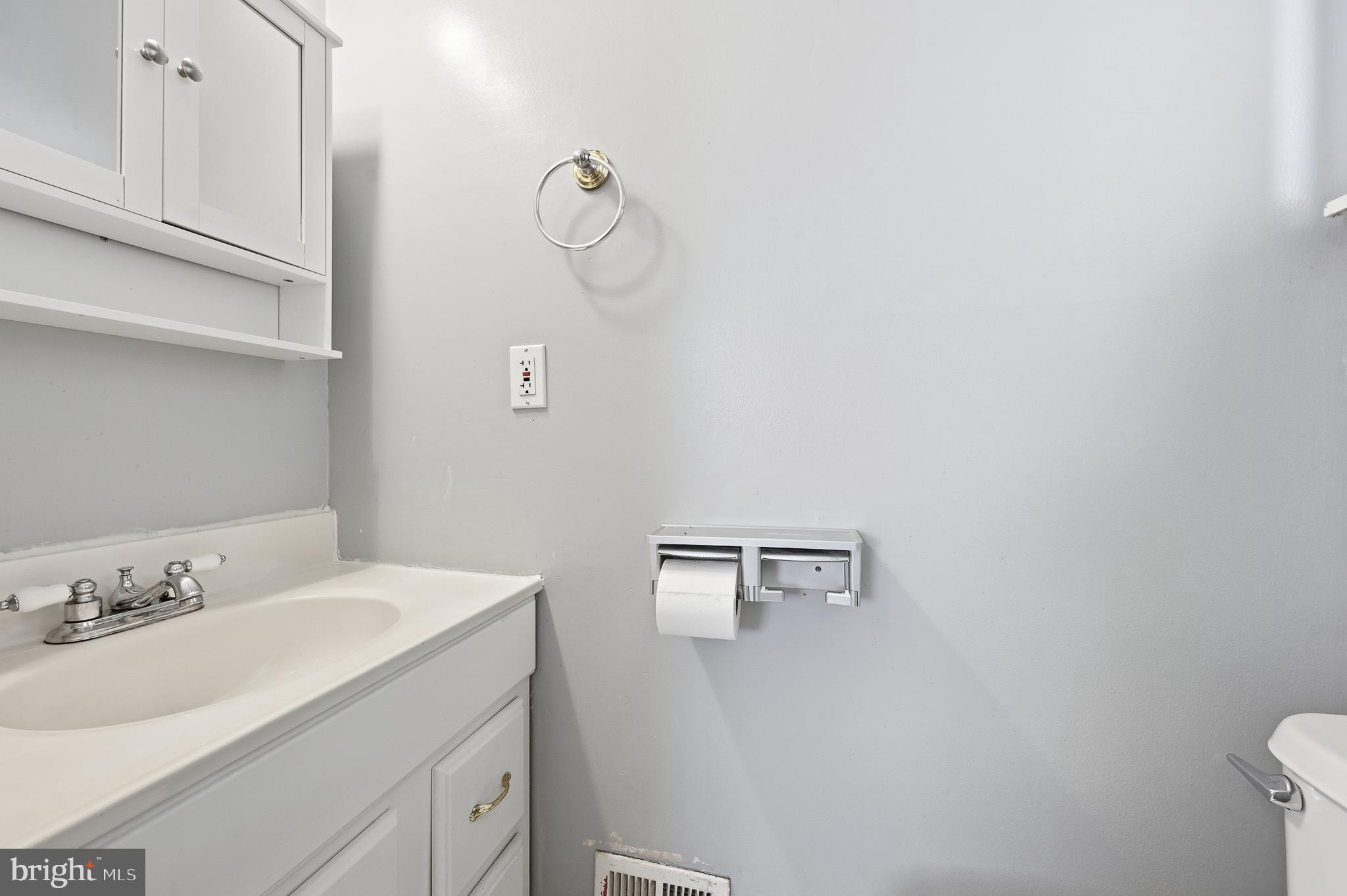 406 Blackstone Road Newark, DE 19713 - Photo 12 of 27 a bathroom with a sink and a toilet