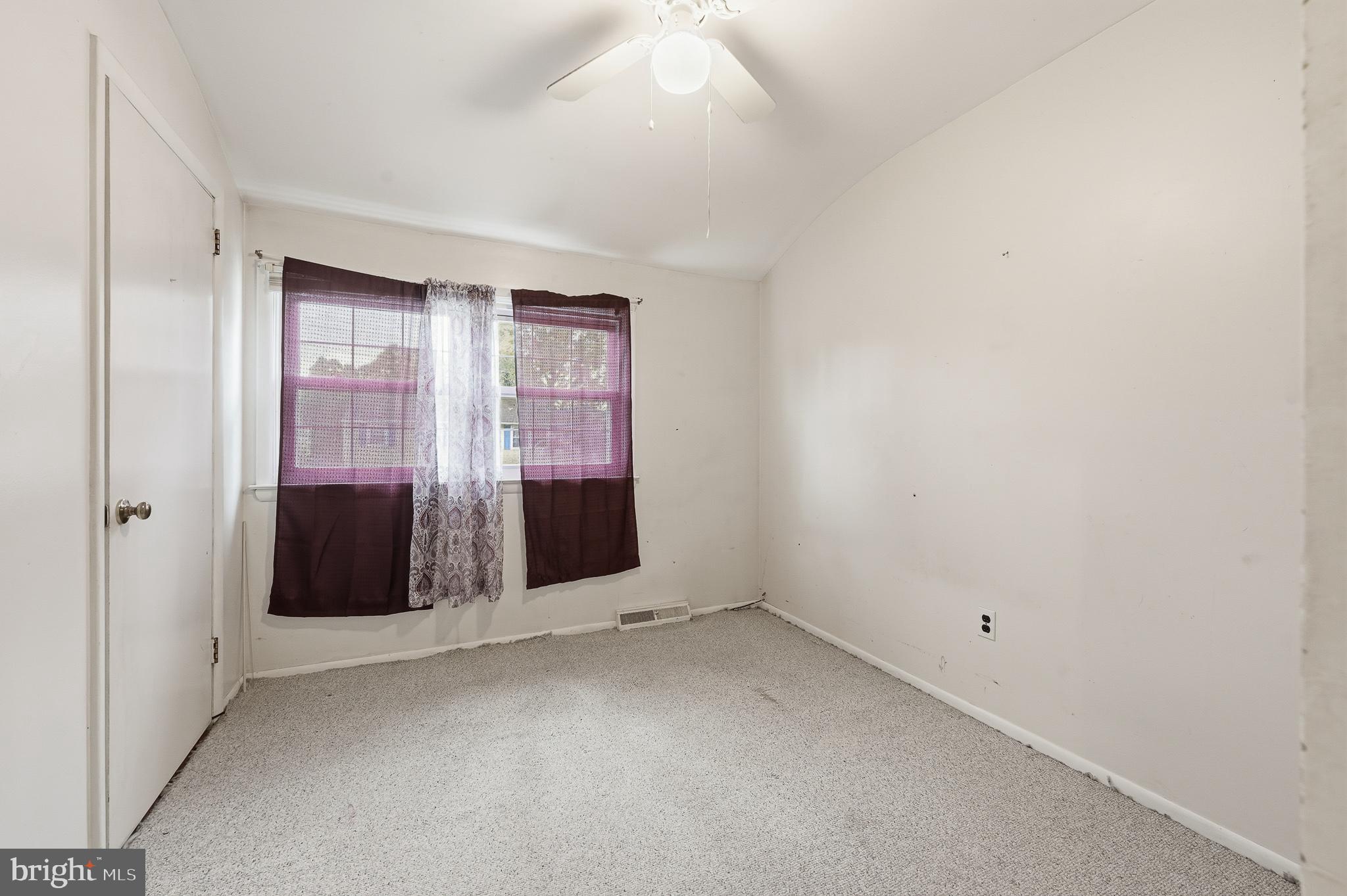 406 Blackstone Road Newark, DE 19713 - Photo 24 of 27 an empty room with windows