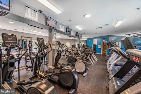 $425,000 | 5108 Donovan Drive, Unit 305, Alexandria, VA 22304