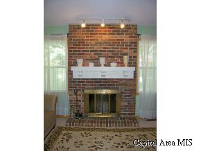 108 Westbrook Drive Springfield, IL 62702 - Photo 2 of 7 Gallery Image 2